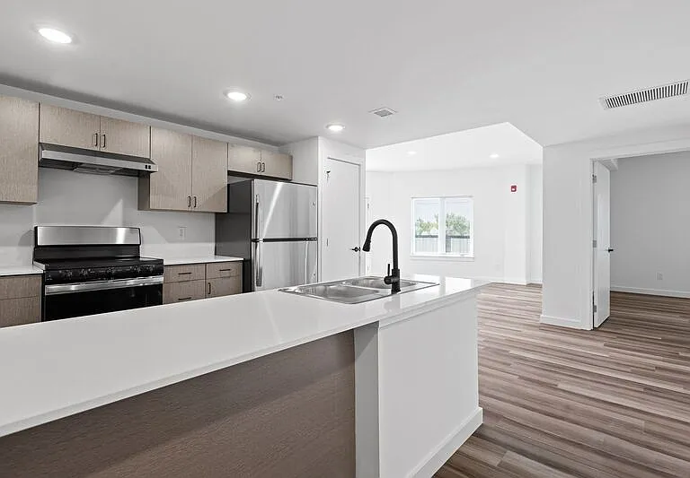 East Line Apartments — Photo 10