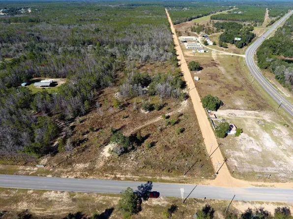 3006 Crystal Lake Dr, Chipley, FL 32428