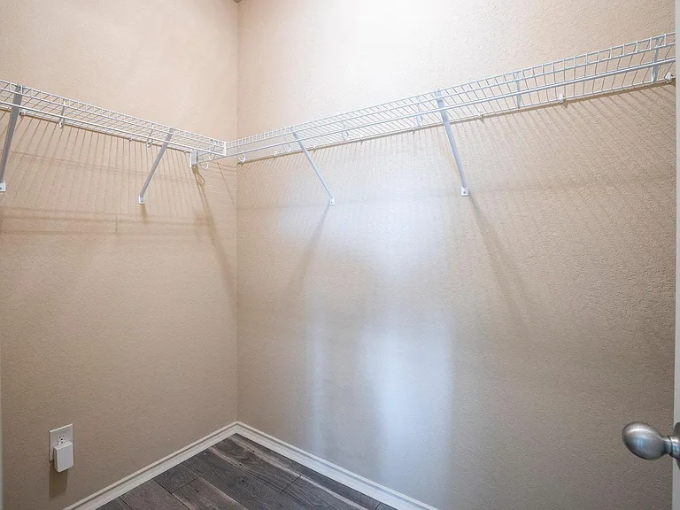 433 Stonebrook Dr — Photo 28