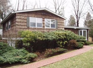 20 Balmoral Crs, White Plains, NY 10607