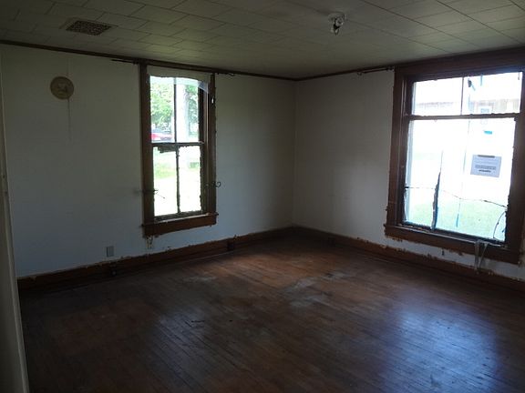 4th image of 305 N C St