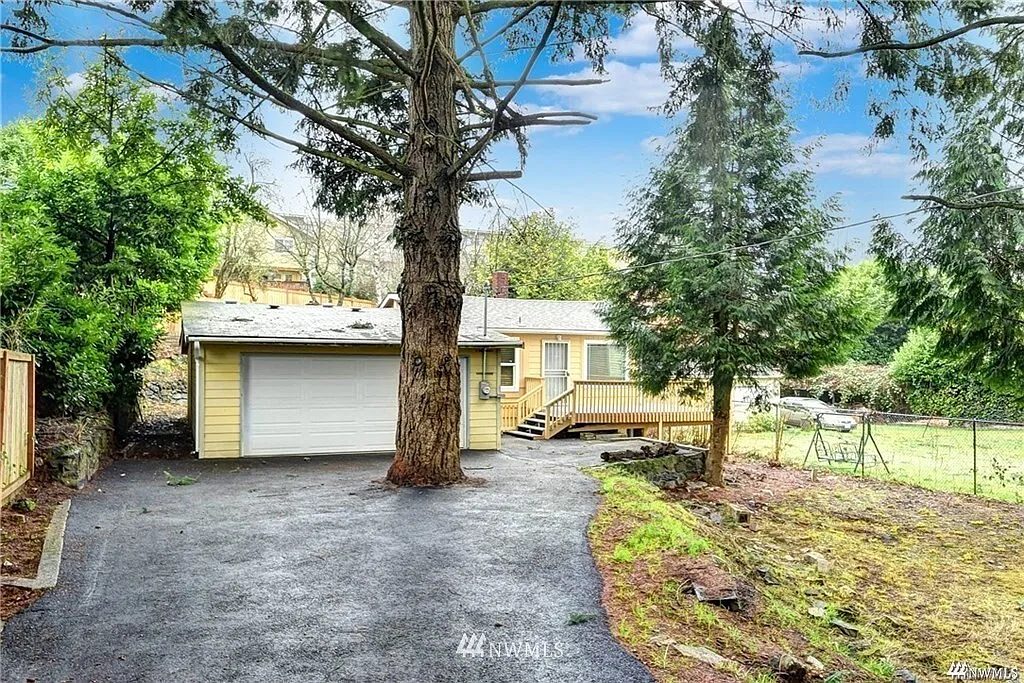 10449 11th Avenue SW photo 1