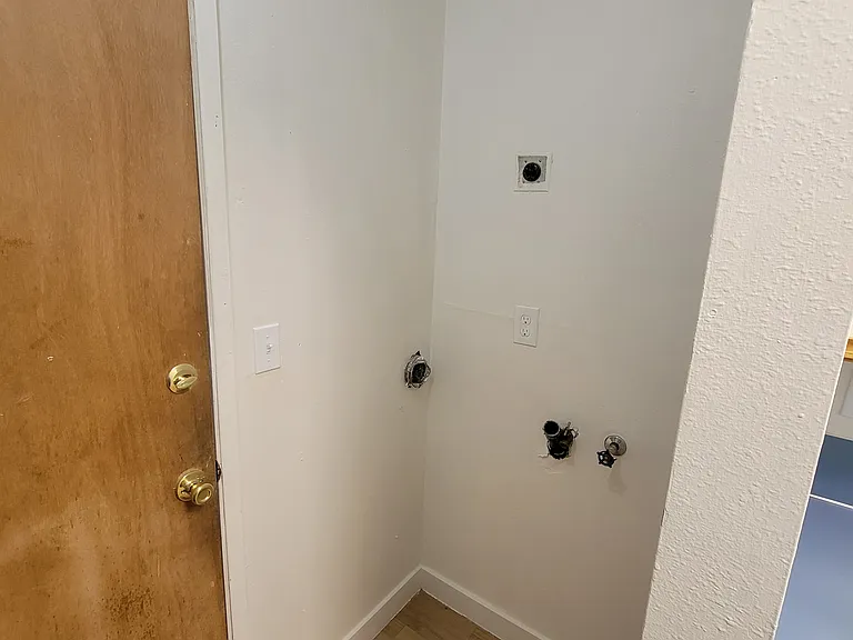 Stackable washer dryer hookup