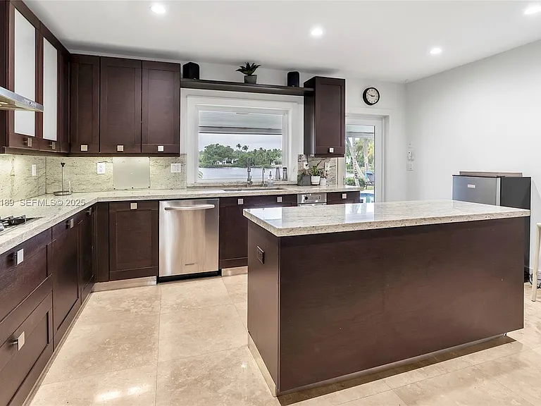 415 Rovino Ave — Photo 35