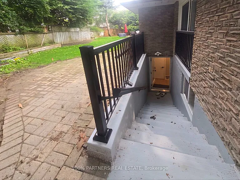 244 Burbank Dr #BASEMENT — Photo 21