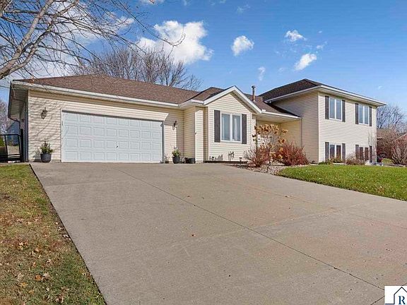 3rd image of 405 Thomas Dr