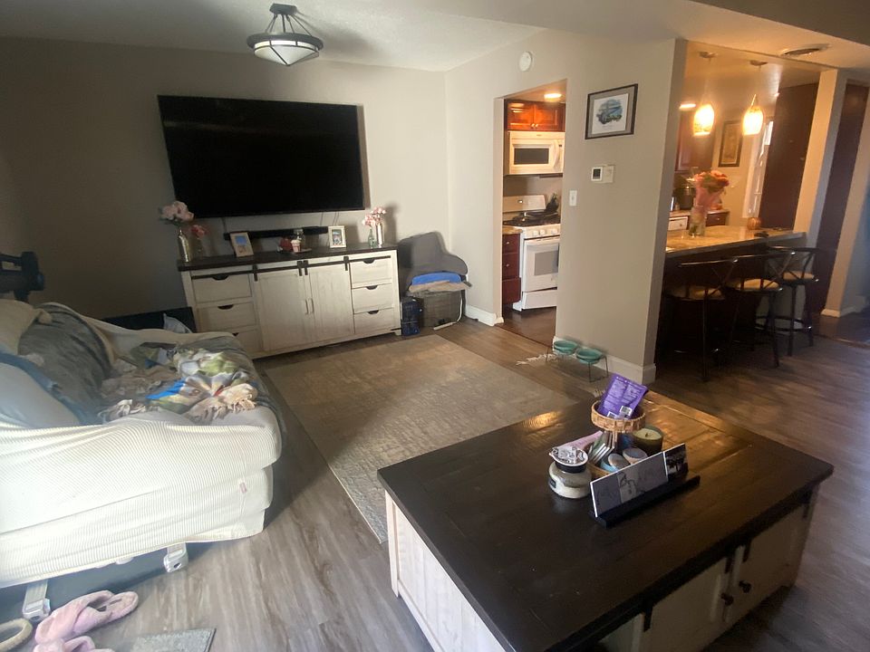 1st image of 108 East Ave #A