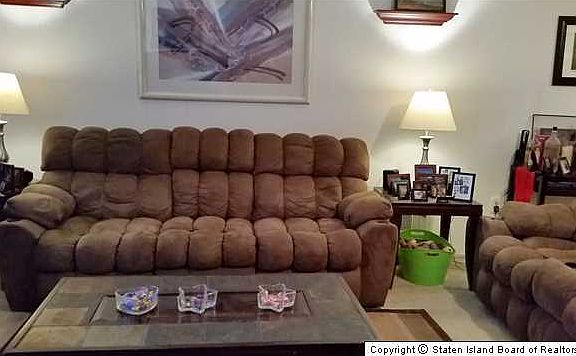 5th image of 7 Wildwood Ln