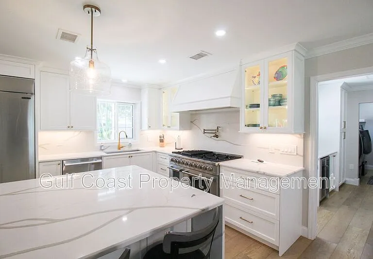691 Russell St — Photo 27