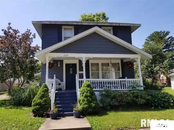 229 2nd St, Lincoln, IL 62656