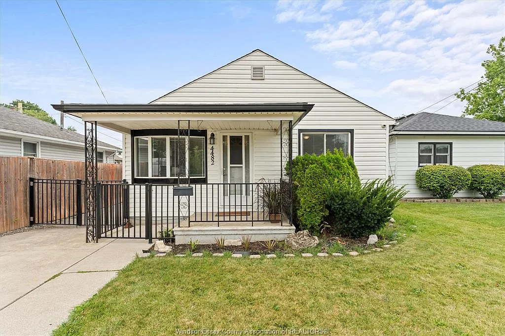 3 bed, $2,250 — Photo 1