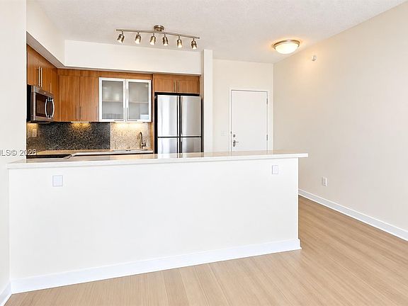 3rd image of 335 Biscayne Blvd #1601
