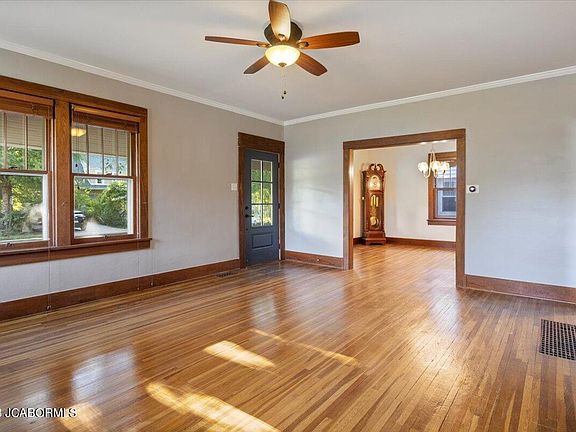 5th image of 102 Forest Hill Ave
