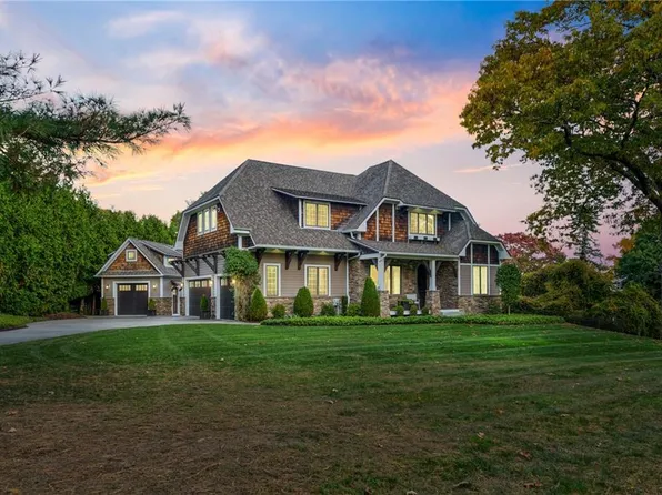 81 Valentine Cir, Warwick, RI 02886