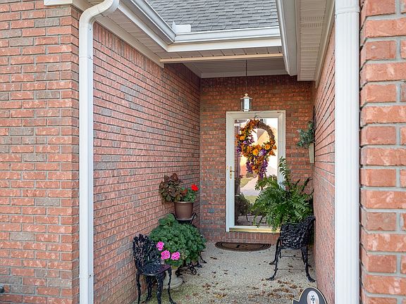 2nd image of 213 Woodcrest Dr