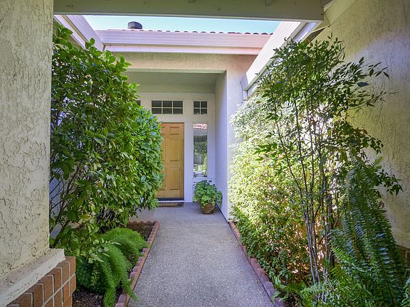 4th image of 1411 Lorimer Way