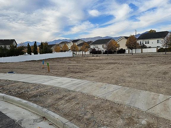 2nd image of 8393 S Four Elm Cir