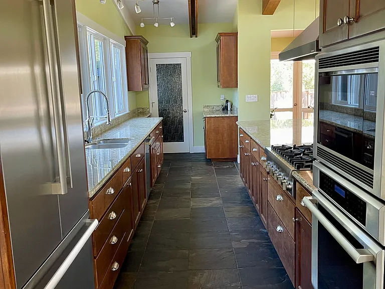34 Hollins Dr — Photo 6