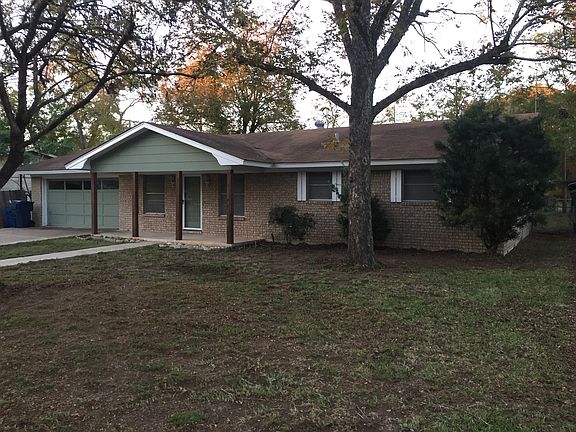 5th image of 916 Hillcrest Dr