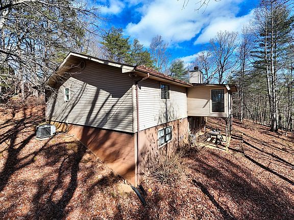 4th image of 131 Hickory Ridge Cir