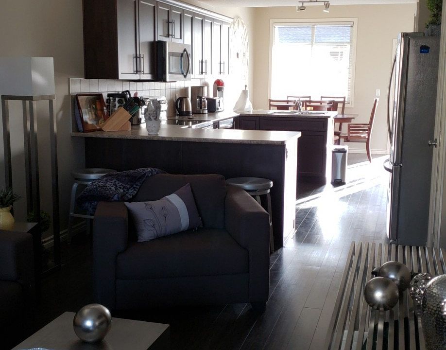 1st image of 1-137 Fontaine Cres #1