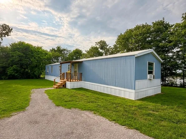 900 Stewart St Trlr 18, Lindale, TX 75771