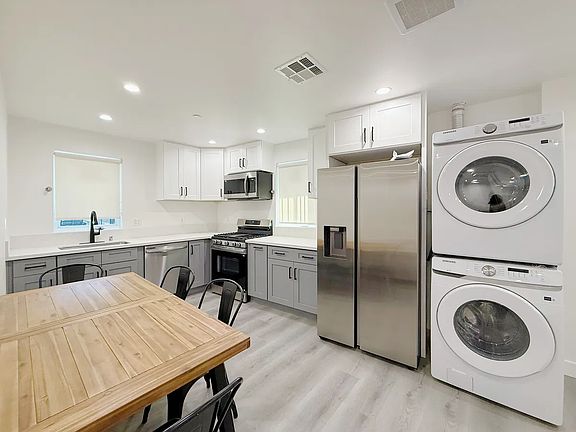 3rd image of 1221 W 36th St #6