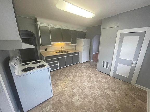 3rd image of 1110-1114 Ashmun St