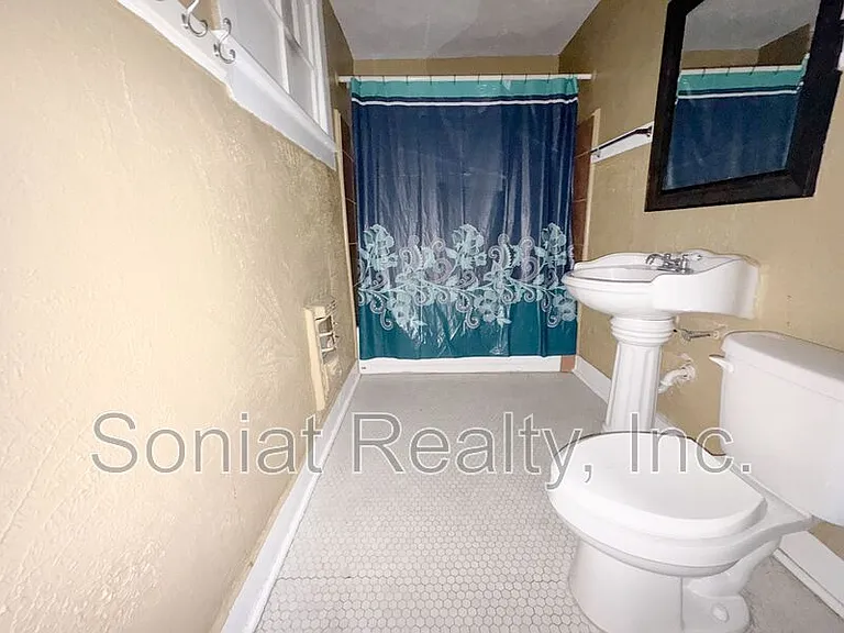 132 S Broad St — Photo 6