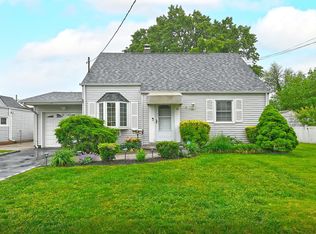 46 Jedwood Pl, Valley Stream, NY 11581
