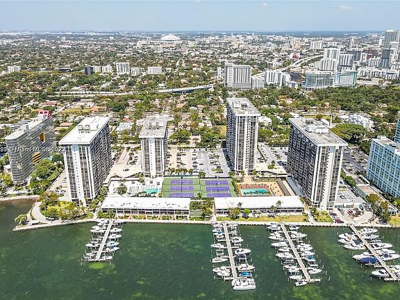 2nd image of 1901 Brickell Ave APT B2010