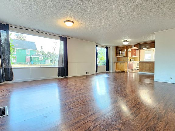 5th image of 2132 Lombard Ave