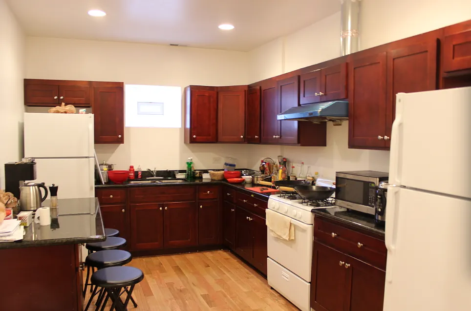 3 bed, 1200 sqft, $750 — Photo 1