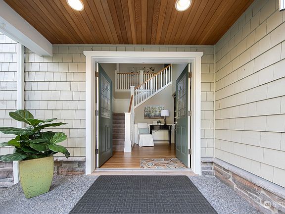 3rd image of 805 NW 205th Street