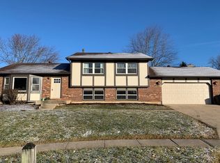 4350 Bluebird Ct, Gurnee, IL 60031