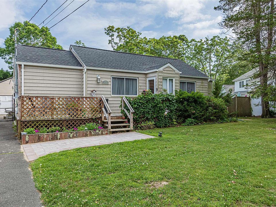 1st image of 24 Gwendolyn Pl