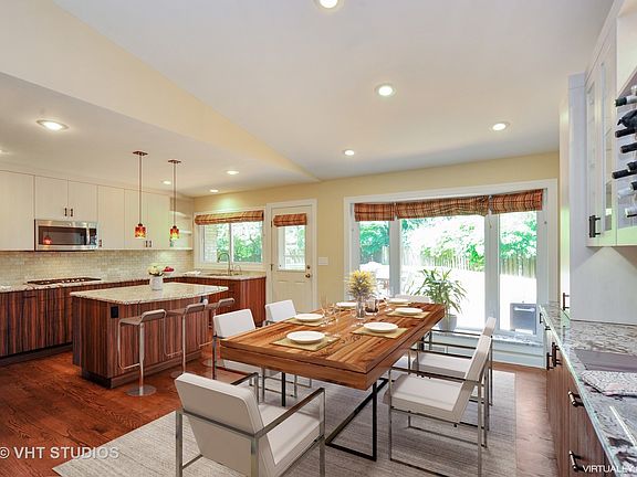 3rd image of 39 Saint Charles Pl