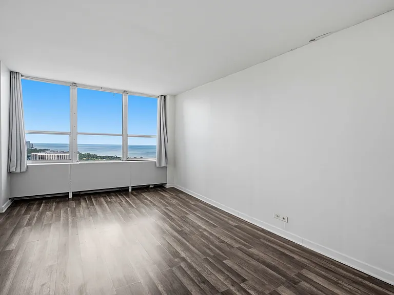655 W Irving Park Rd #4008 — Photo 7