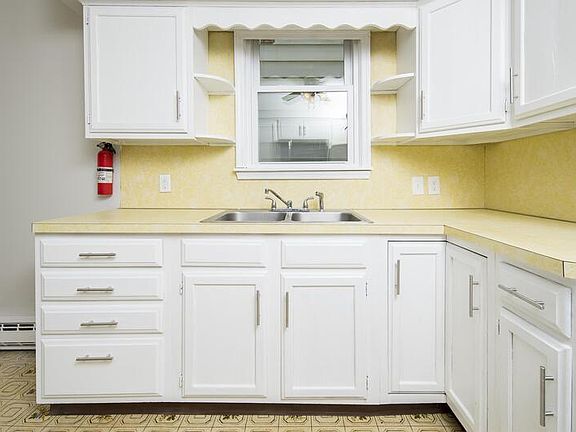 4th image of 115 N Allen St #1