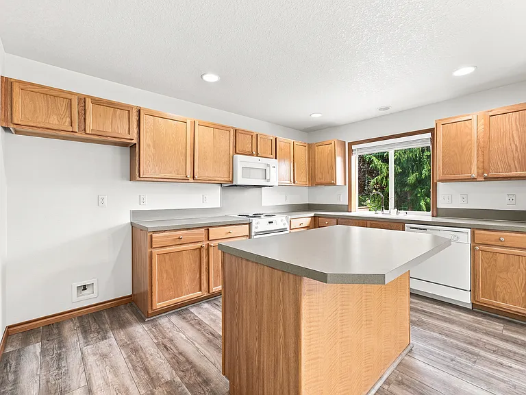 3203 NE 171st Ave — Photo 10