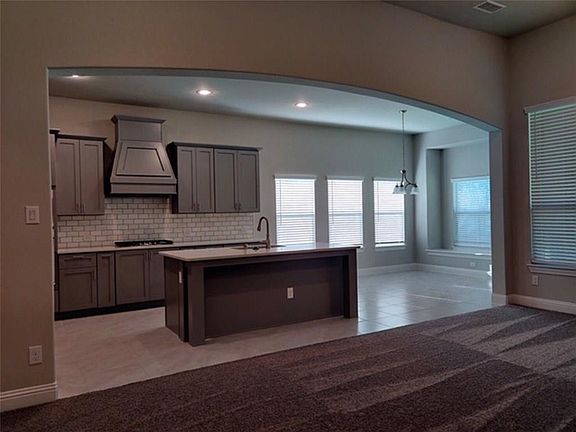 4th image of 4044 Angelina Dr