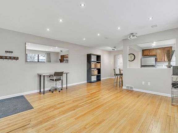 3rd image of 25987 Woodward Ave APT 206