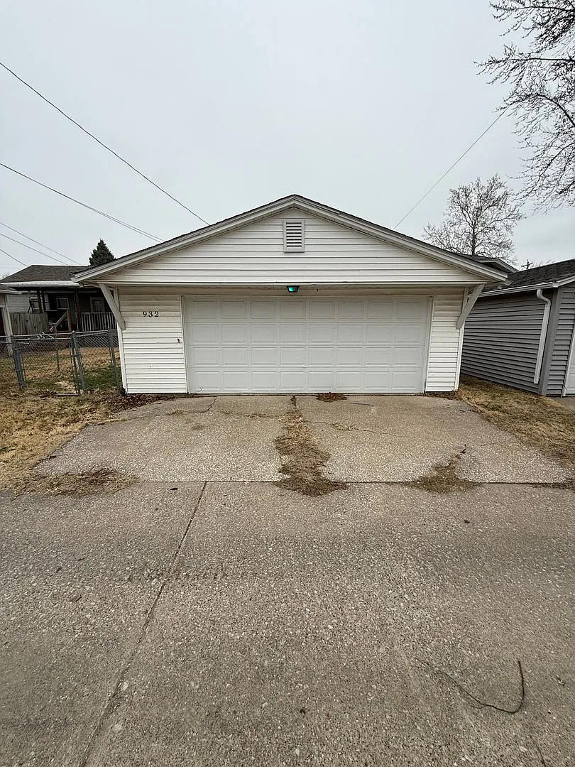 3B / 1B home with over 1200 square feet! — Photo 2
