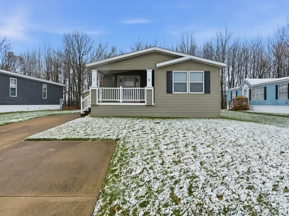 1105 Forest Ln, Columbus, MI 48063