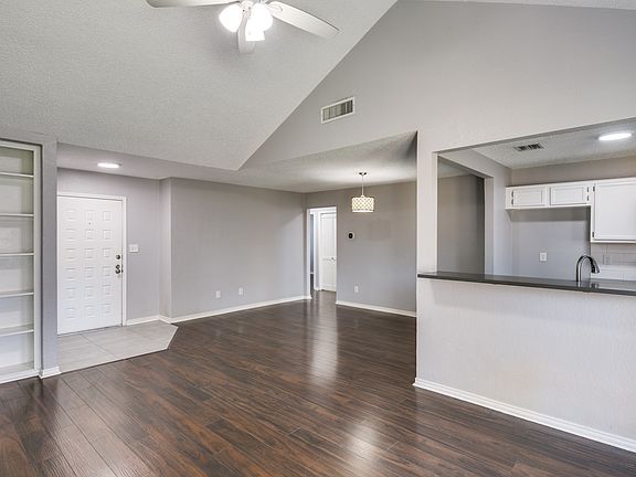 5th image of 1420 Broadmoor Dr