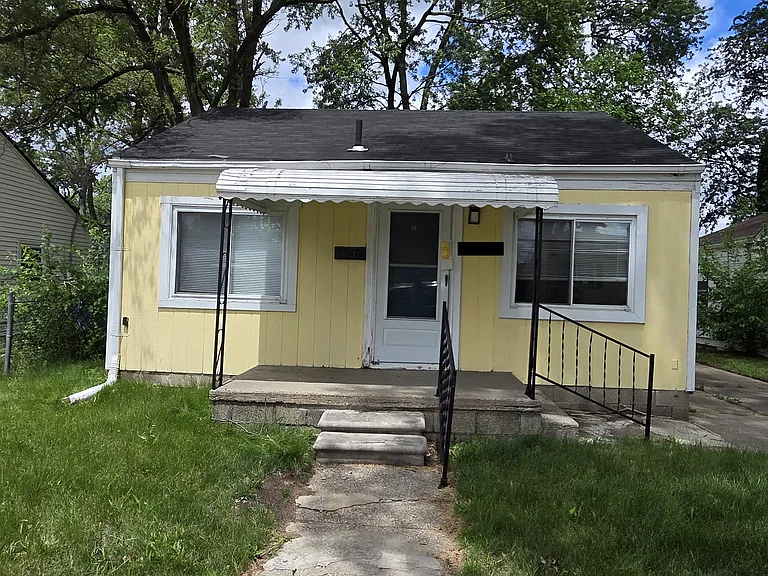 11289 Chalmers Ave — Photo 1