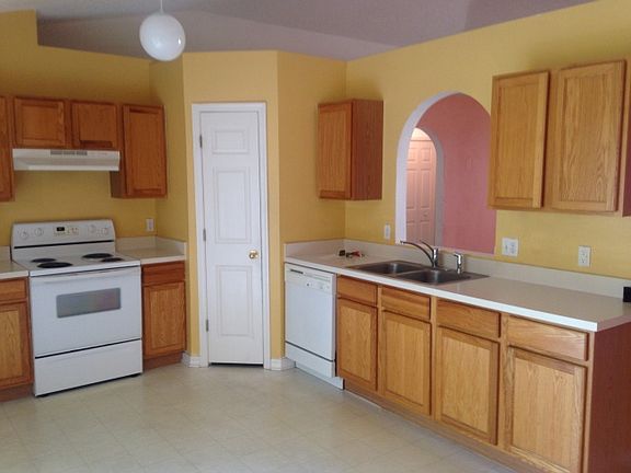3rd image of 2763 S Slater Dr
