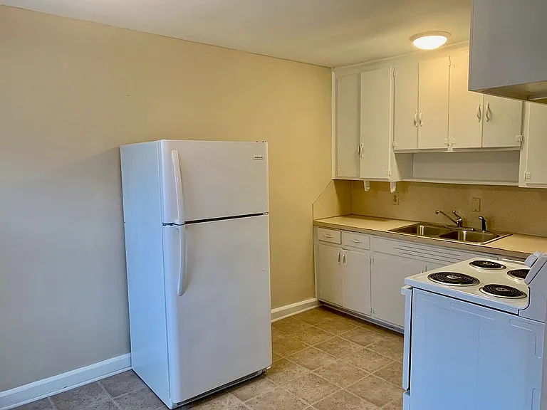 1027 Dacian Ave — Photo 4