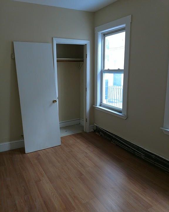 2nd image of 59 Vine St APT 1