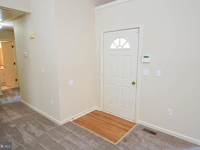 935 Queen Ave — Photo 7